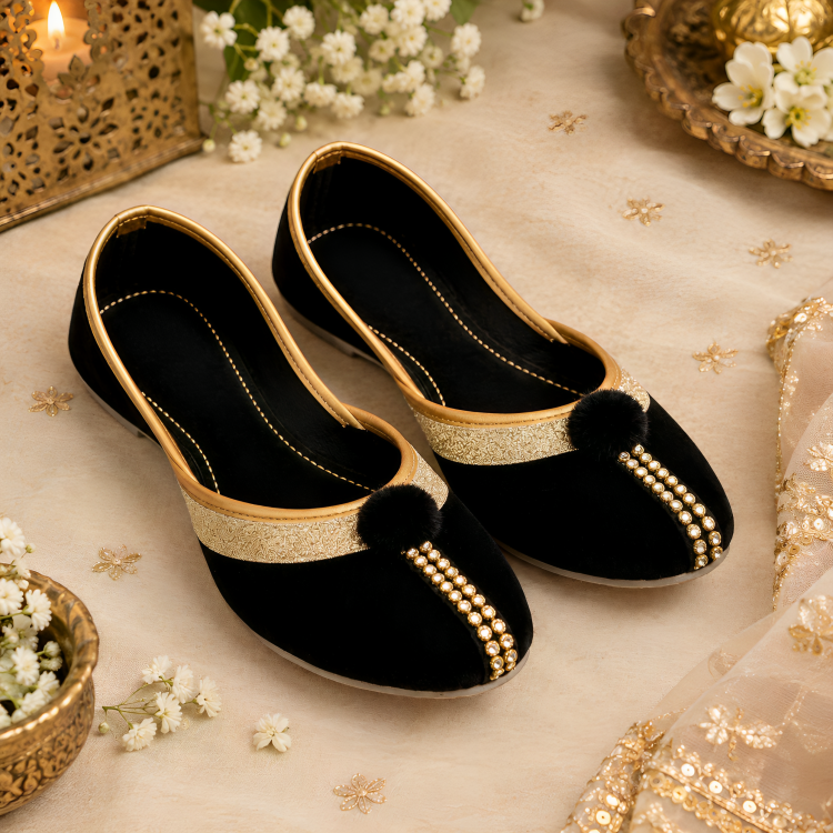 Shahi Noor | Black Velvet Pearl-Embellished Punjabi Jutti