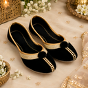 Shahi Noor | Black Velvet Pearl-Embellished Punjabi Jutti
