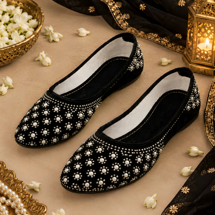 Moti Noor | Black Pearl-Embellished Punjabi Jutti