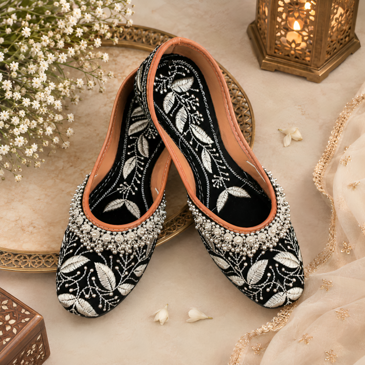 Sitara Luxe | Black Floral Embroidered Jutti